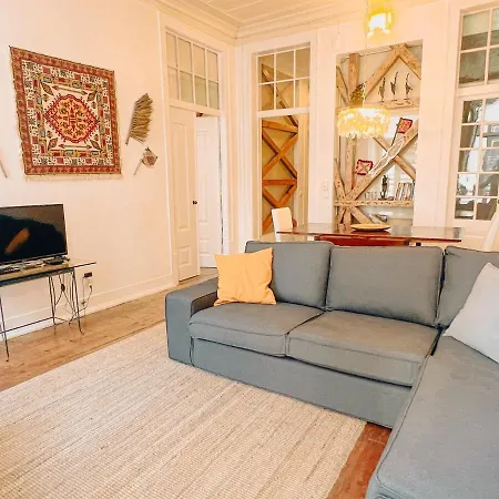 Charming 5 Bedroom In Traditional Apartament *
