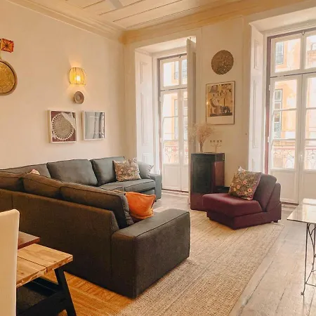 Apartment Charming 5 Bedroom In Traditional Lisbon