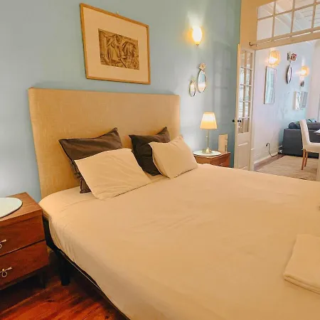 Charming 5 Bedroom In Traditional Lizbona
