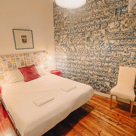 Charming 5 Bedroom In Traditional Lizbona