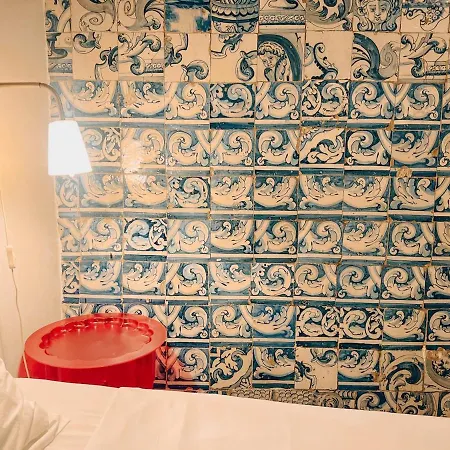Charming 5 Bedroom In Traditional * Lisbon